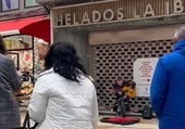 Un joven artista deja sin palabras a las personas que paseaban por el centro de Huelva: «Qué hace que no está en los tablaos»