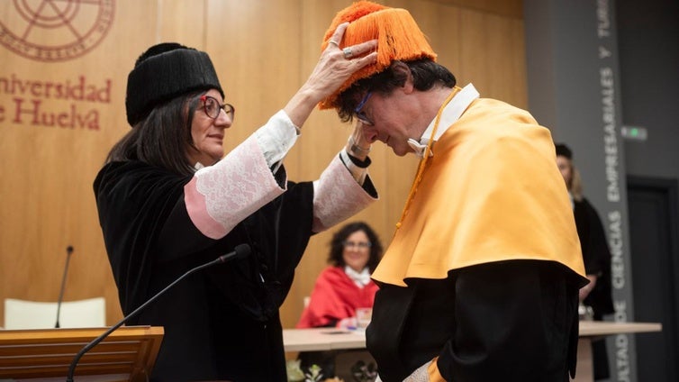 Luis Alberiko Gil Alaña, nuevo Doctor Honoris Causa de la Universidad de Huelva