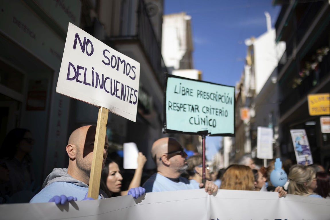 Los Veterinarios de Huelva se manifiesta en contra de la Ley de Medicamentos