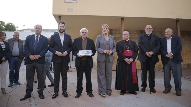El representante de los vecinos de La Hispanidad ha recordado que este homenaje es fruto de una propuesta conjunta de los vecinos y la Hermandad del Cautivo