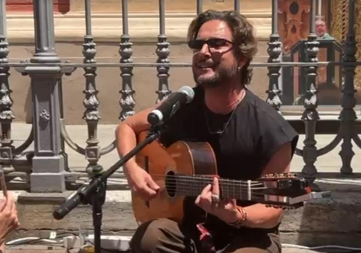 Imagen del concierto improvisado de Manuel Carrasco