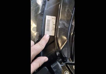 El mecánico Dragos Gr no da crédito a lo que se encuentra en un coche de compraventa: «Hay que tener mucho cuidado»