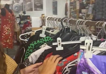 La tienda vintage de Ayamonte en la que puedes comprar ropa por un euro: también tienen libros, películas y objetos de decoración