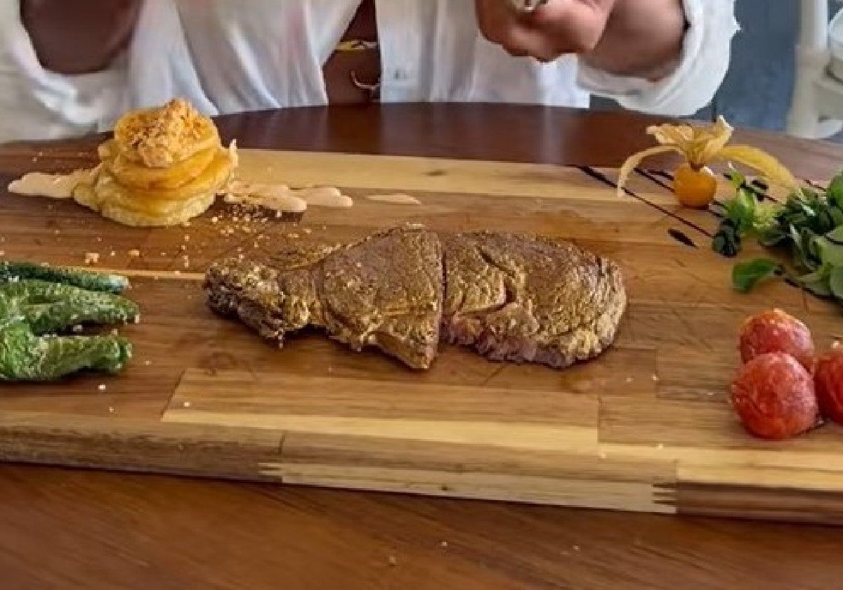 En este restaurante de Huelva puedes comer carne con oro por este precio