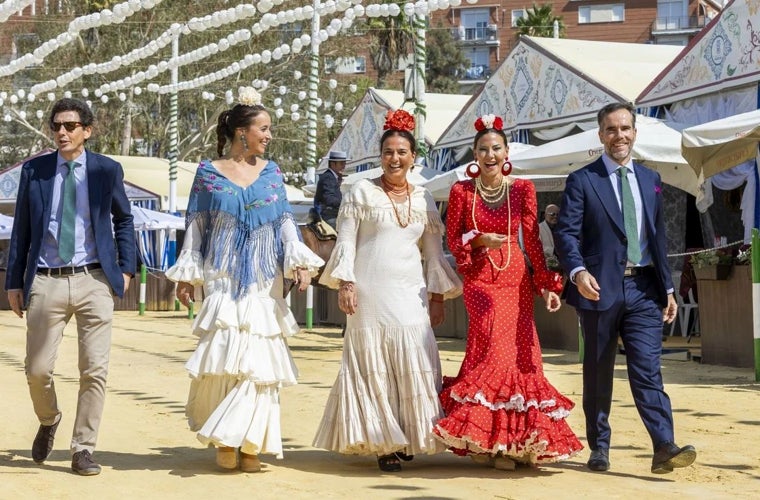 En esta décima edición se ha superado el medio centenar de casetas y cada vez hay más afluencia de público