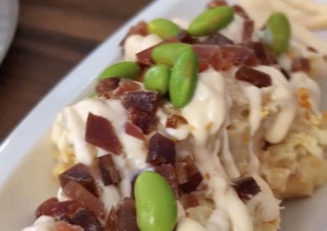 Imagen secundaria 1 - Ensaladilla de bacon de 'Nueva Orleans', en Corrales; de atún de 'Muxo Bocado', en Huelva y de marisco del 'restaurante Adelín', en Bonares