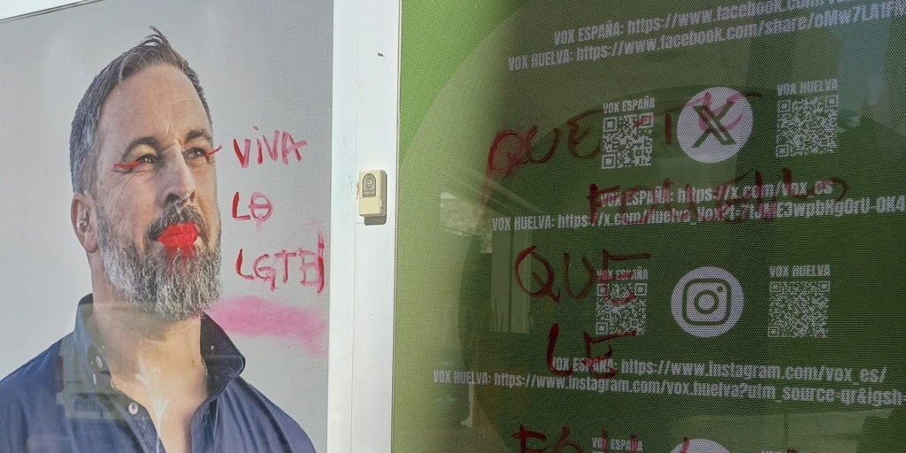 Pintadas con insultos a Abascal en la fachada de la sede de Vox Huelva