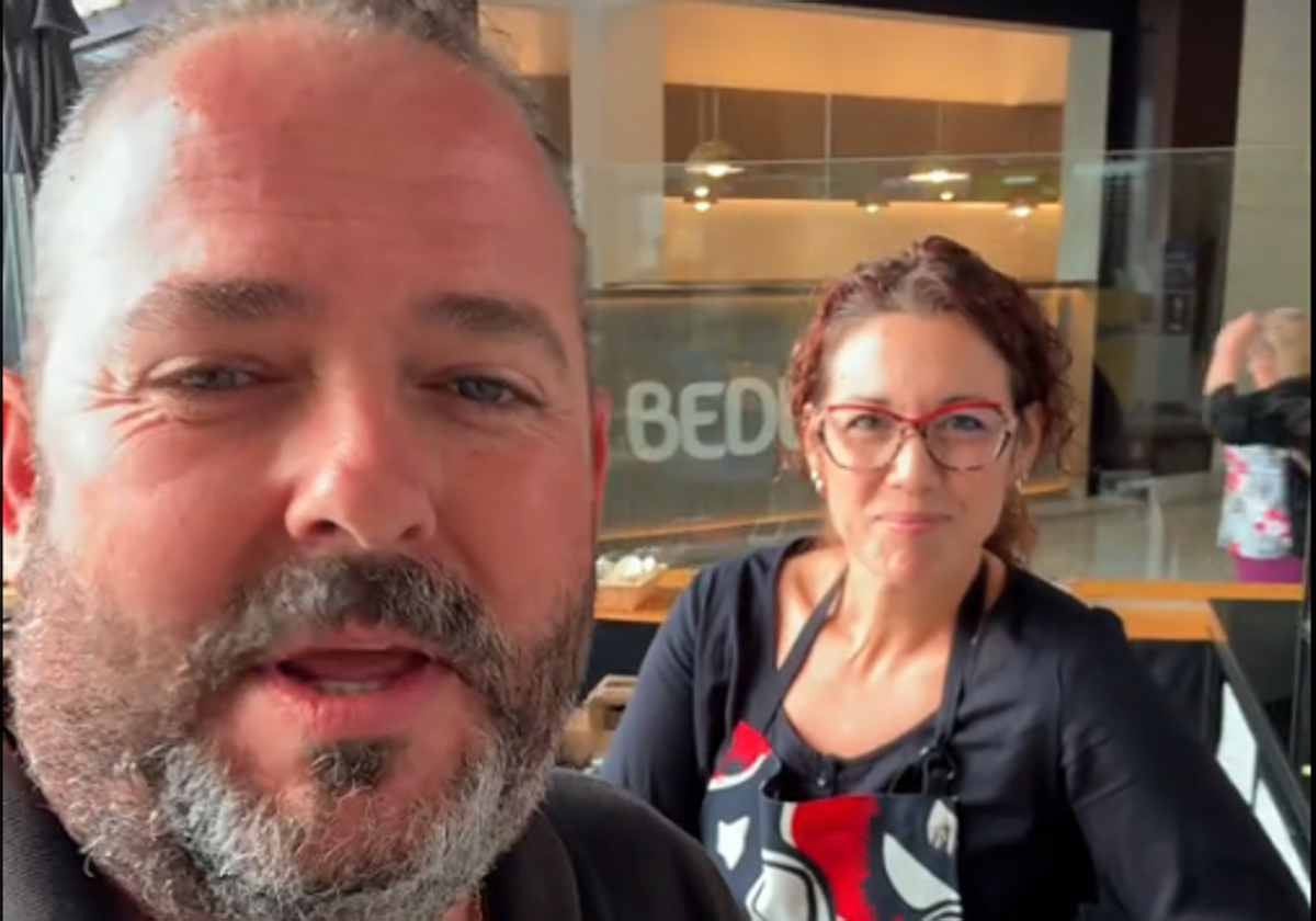 Los responsables del establecimiento de Abuela Canalla en el centro comercial Holea