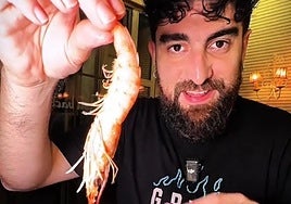 Un madrileño prueba las gambas blancas de Huelva y se hace esta pregunta: «¿Por qué tienen tanta fama?»