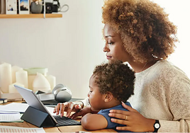 La Seguridad Social avisa: los progenitores podrán solicitar las dos semanas extra por nacimiento o cuidado de los hijos a partir de enero