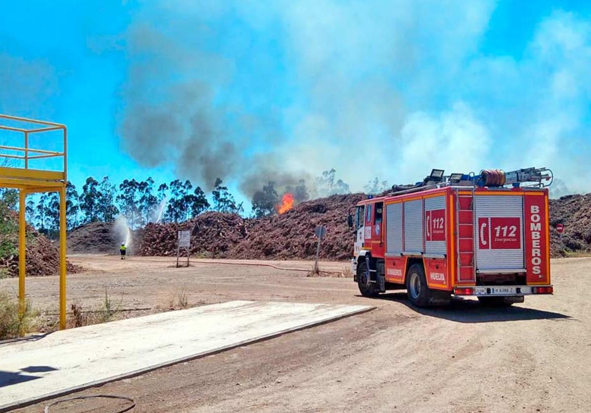 Bomberos de la capital en el incendio