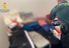 Estas son las prendas falsificadas intervenidas por la Guardia Civil en Almonte