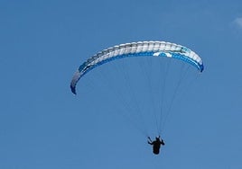 Segundo accidente en 24 horas de un parapentista en Huelva, en este caso en la playa de Matalascañas