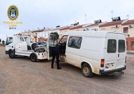 Recuperan en Lepe una furgoneta robada hace tres meses en Cartaya