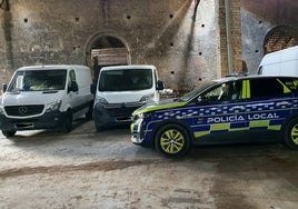 Detienen a una persona y buscan a otra que se dio a la fuga al pillarles 'in fraganti' con tres furgonetas robadas en La Palma del Condado