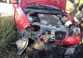 Dos heridos tras salirse un coche de la carretera de Mazagón