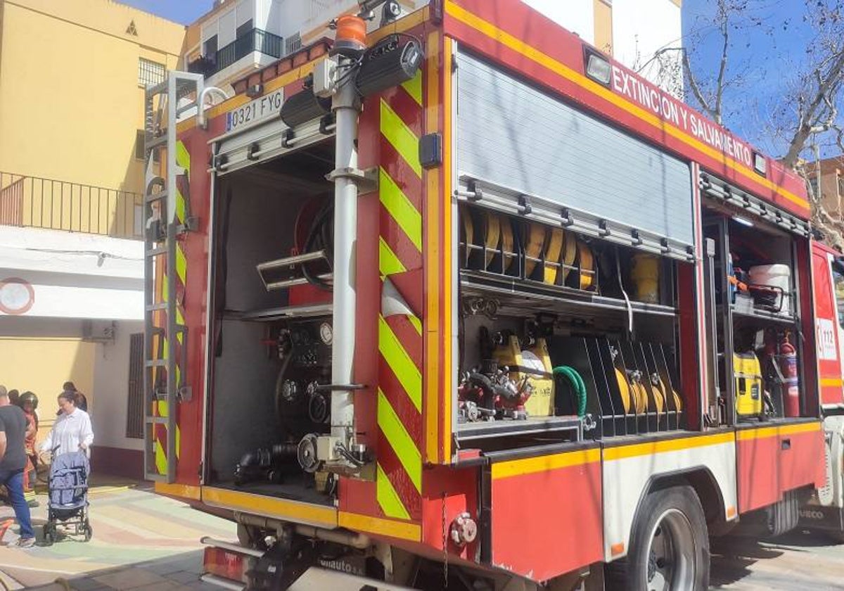 Ocho heridos en un incendio en Huelva, apagado por los bomberos