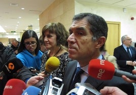 El presidente del TSJA asegura que estudiará con «mucho detenimiento» la condena a la periodista onubense