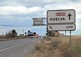 Hospitalizado un hombre de 49 años tras chocar un camión y un turismo en Lepe