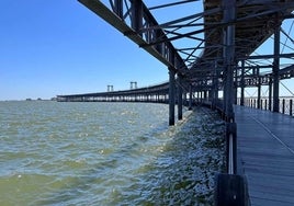 Rescatan una mujer en silla de ruedas tras caer al agua en el entorno del Muelle del Tinto