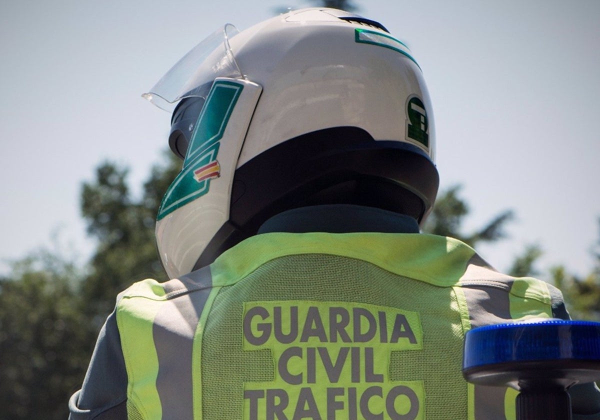 Un agente de la Guardia Civil de Tráfico