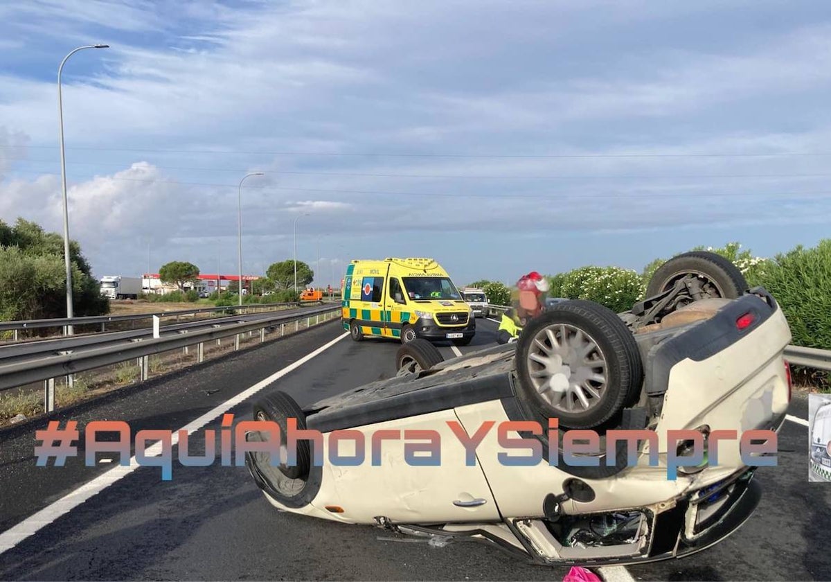 Uno de los vehículos implicados en el accidente de este domingo en la A-49