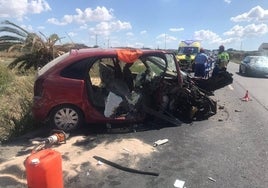 Un herido tras colisionar un vehículo con la fachada de una vivienda en Isla Cristina y otro al caerse de la moto en Almonaster