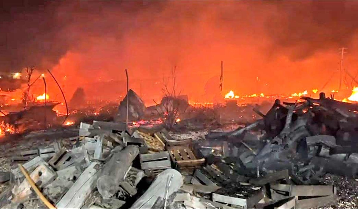 El incendio declarado anoche en el asentamiento de Palos de la Frontera