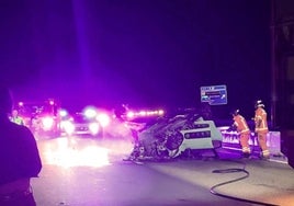 El enigma del coche que volcó en la rotonda de Corrales: el vehículo tenía una denuncia por hurto y el conductor huyó a pie por las marismas