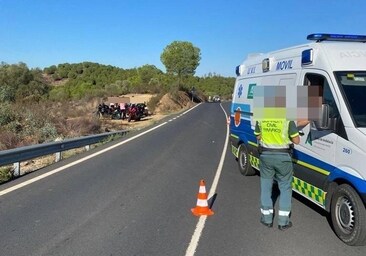 Heridos dos motoristas al salirse de la vía en Los Pinos de Valverde