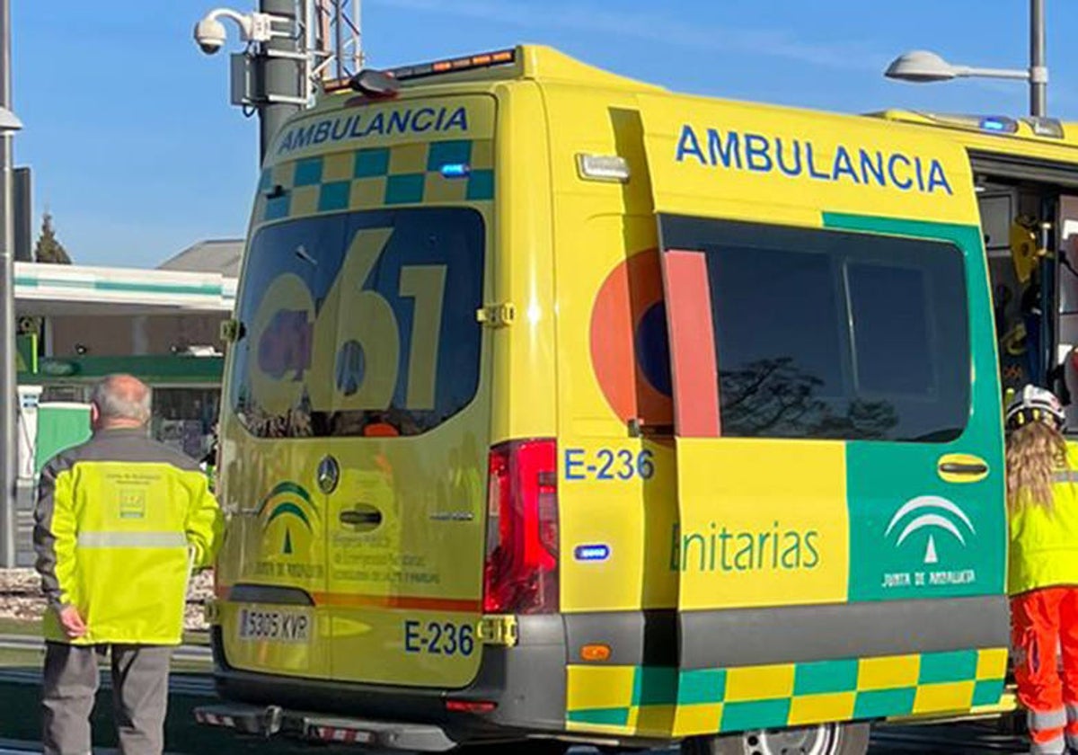 Imagen de archivo de una ambulancia del Centro de Emergencias Sanitarias 061.