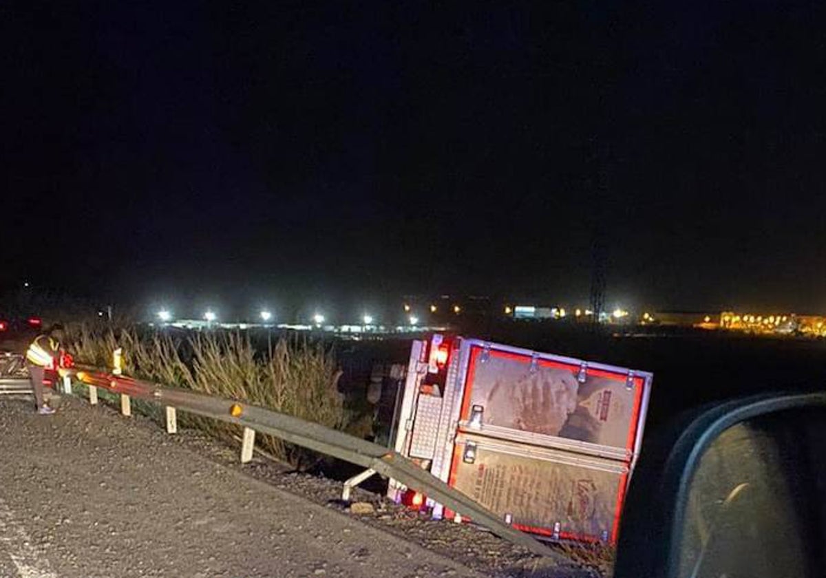 El camión tráiler se salió de la vía en la A-49