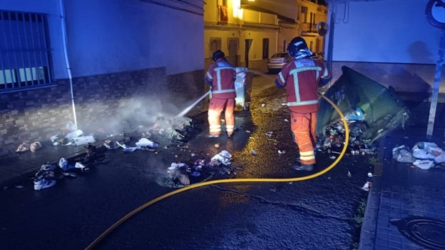 Bomberos del Consorcio Provincial tras sofocar uno de los incendios