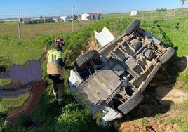 Un herido tras una salida de vía en el camino de Gibraleón a Trigueros
