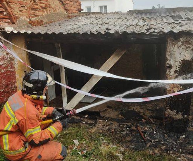 El aparatoso incendio de una vivienda en Lepe