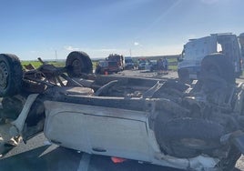Cinco heridos en un accidente con cuatro vehículos implicados en la N-435 a la altura de San Juan del Puerto