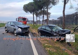 Un hombre de 76 años y una mujer de 35 acaban en el Hospital Infanta Elena tras una colisión en Lucena del Puerto