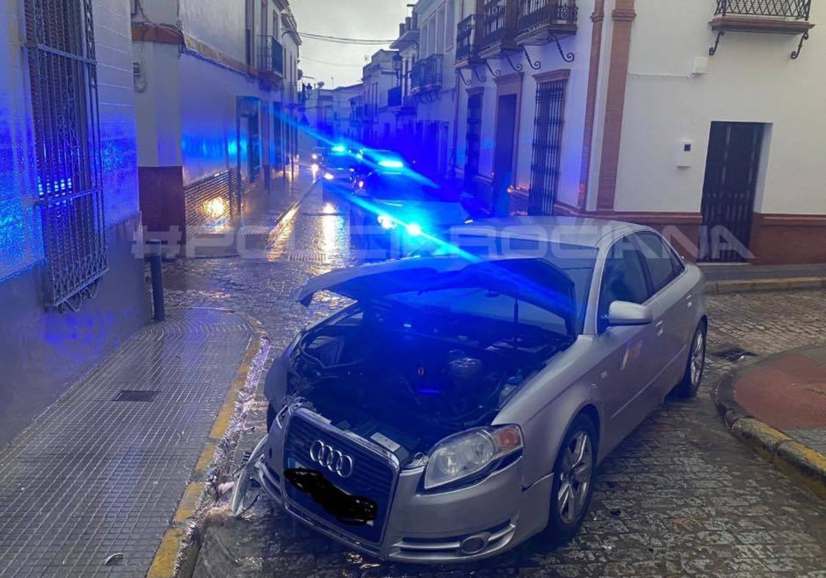 Uno de los dos vehículos implicados en el accidente de esta mañana en Rociana del Condado