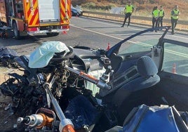 Excarcelan a los conductores de dos vehículos que chocaron en la A-494 en Moguer