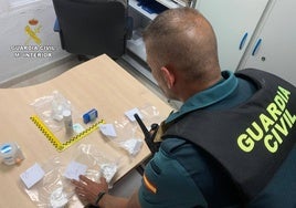 Detienen en Gibraleón a un conductor que llevaba medio kilo de cocaína bajo el asiento del coche