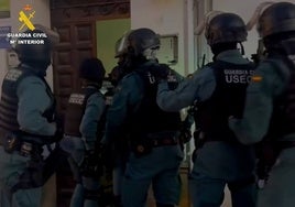 Desarticulados en Almonte dos narcopisos a los que llegaban a acudir 80 personas al día a comprar hachís