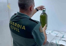 Intervenidos en Huelva más de 2.500 litros de aceite lampante que iban a ser comercializados como   oliva virgen