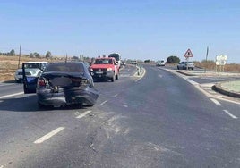 Tres heridos en dos accidentes de tráfico y un incendio en las carreteras de Huelva