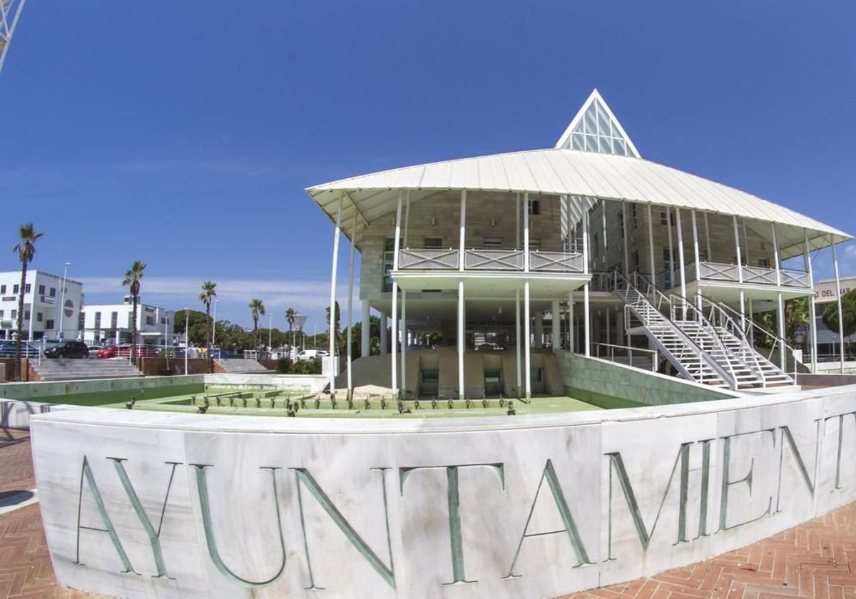 Vista de la fachada del Ayuntamiento de Punta Umbría