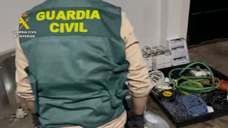 La Guardia Civil decomisó la totalidad de los equipos eléctricos y electrónicos