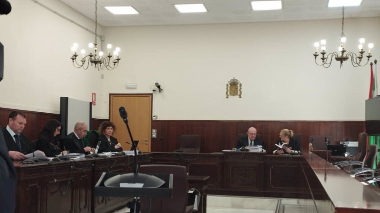 Momento del juicio por el asesinato de una mujer en Palos en abril de 2023