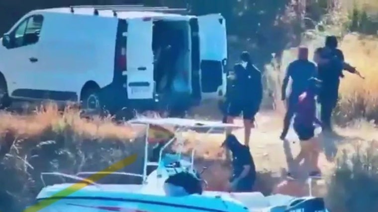 Las imágenes de la descarga de la droga en la ría de Huelva