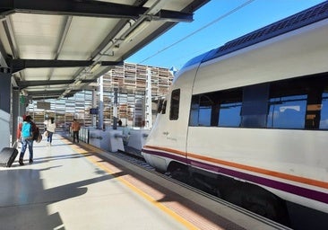 Cortada la línea de tren Huelva-Sevilla por falta de tensión en la catenaria en La Palma del Condado