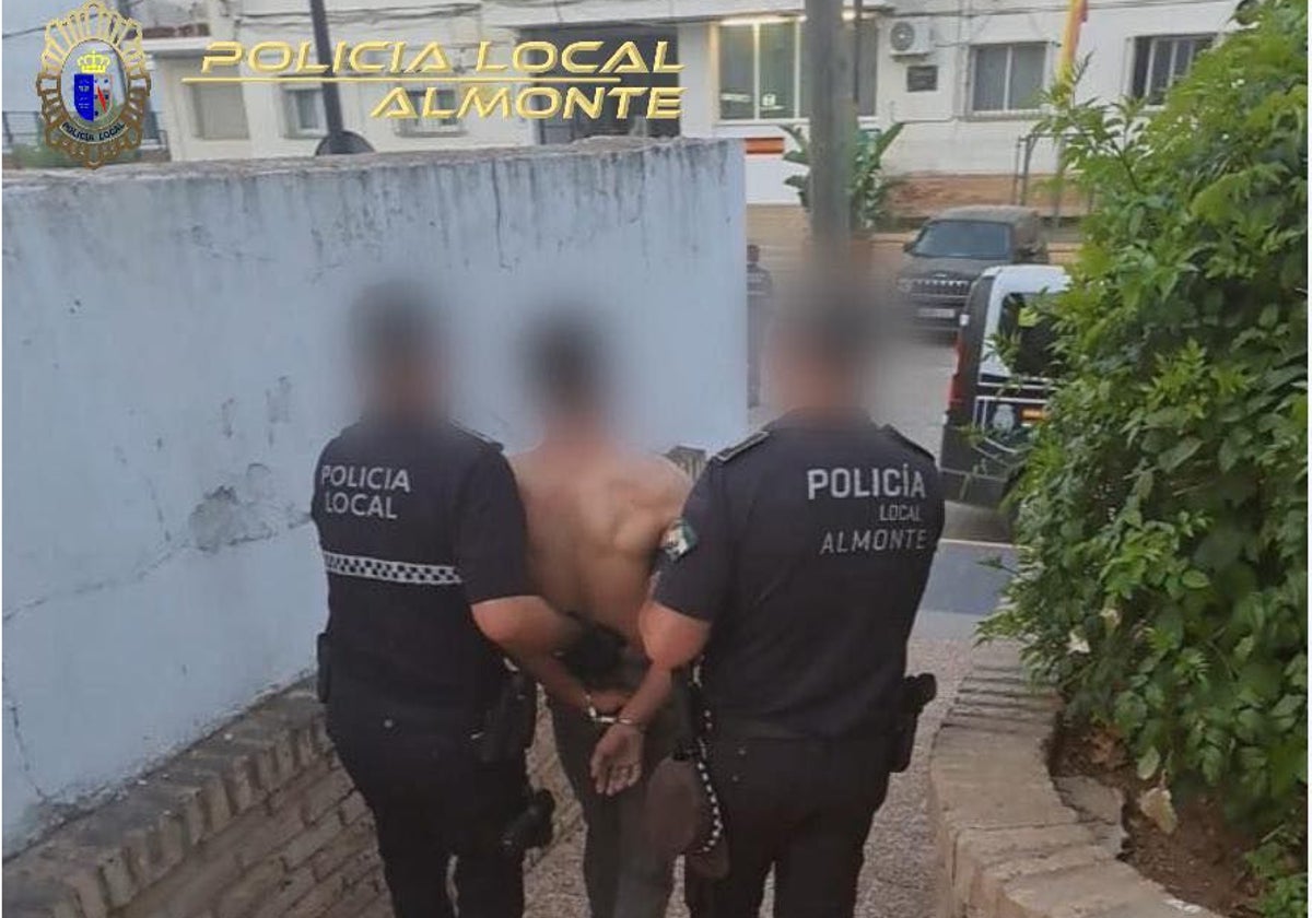 El individuo detenido por la Policía Local de Almonte