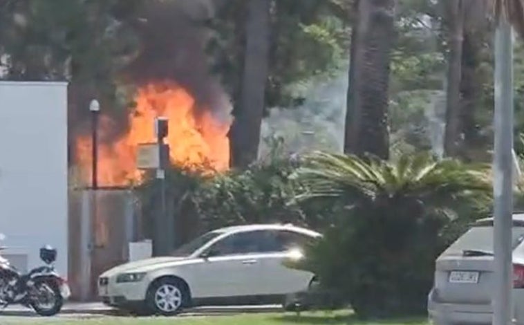 Imagen principal - Incendio junto a la Oficina de Turismo de Ayamonte
